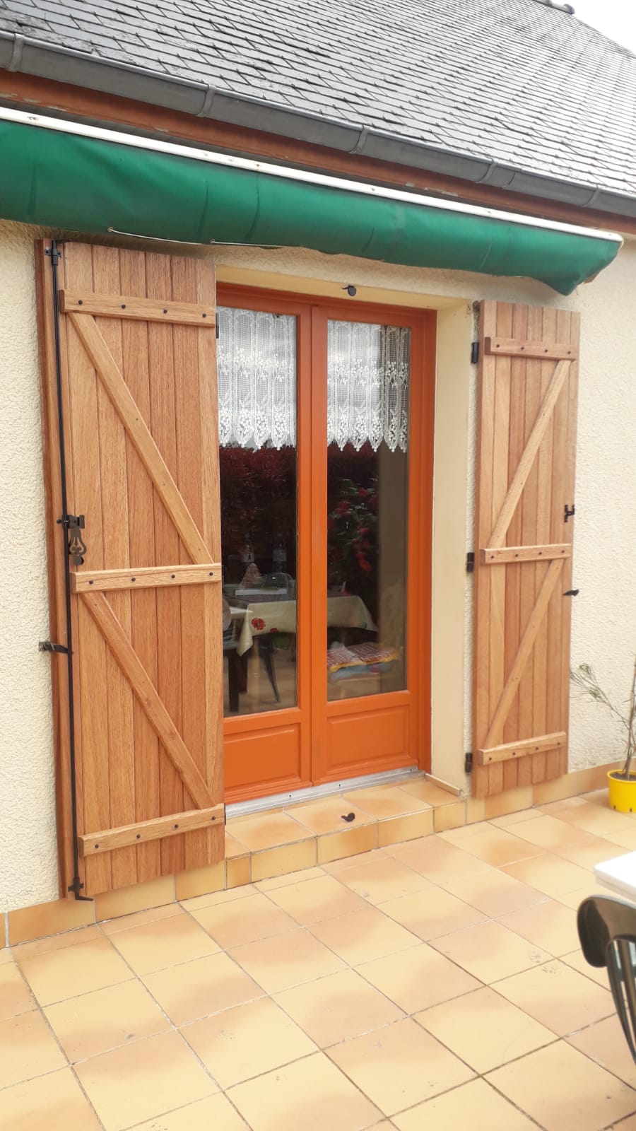 Pose de volets battants en bois Hennebont — free download